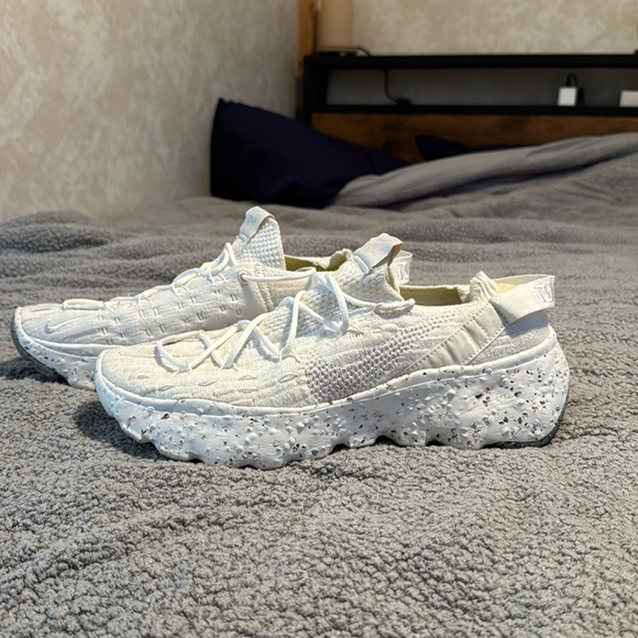 Nike shoes - Picture 1 of 3